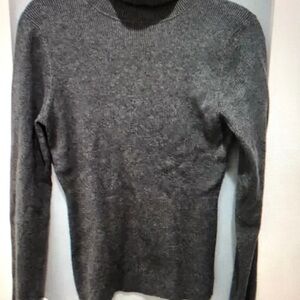 Charcoal Grey Turtleneck Sweater with Fitted Silhouette